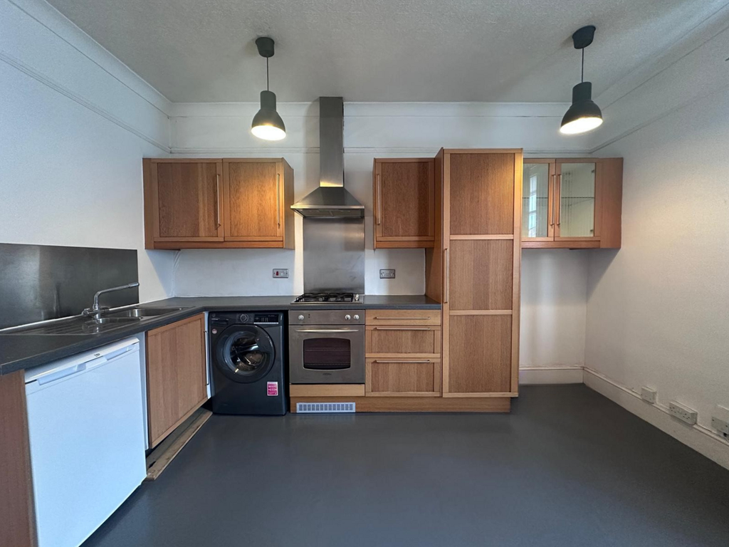 Property photo 2 of 6 Kitchen