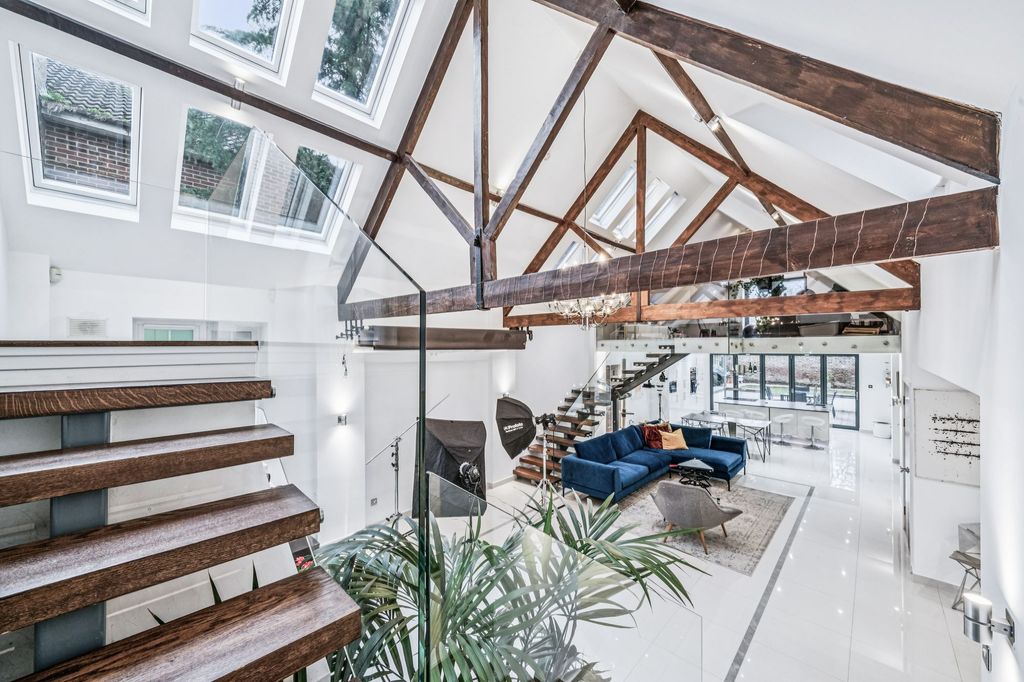 Property photo 2 of 26