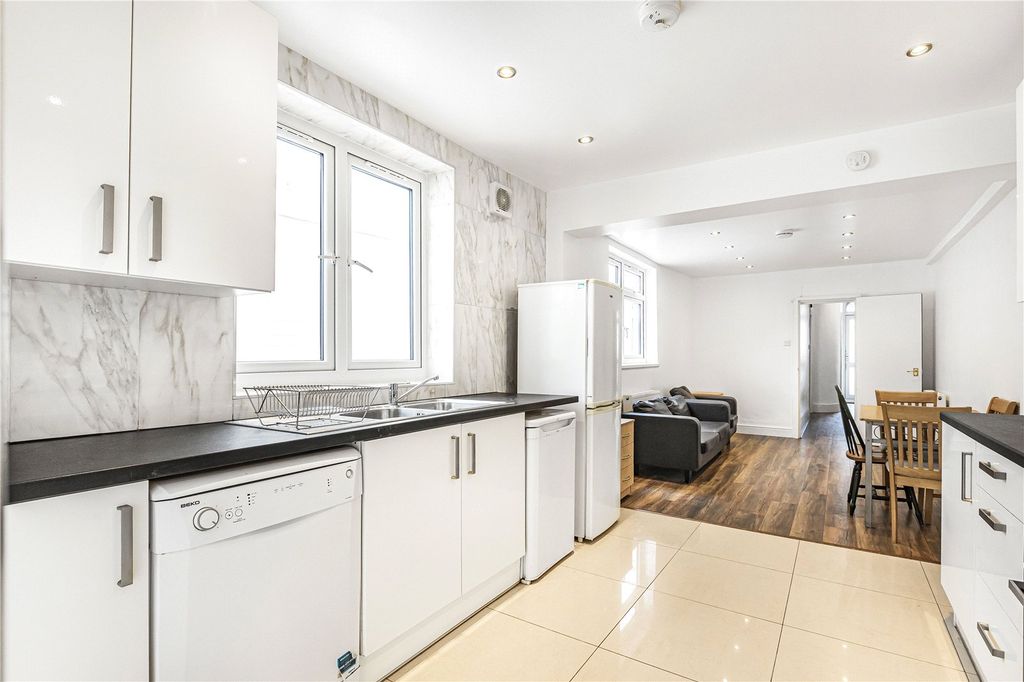 Property photo 2 of 30 Reception/Kitchen