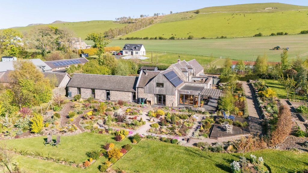 Property photo 1 of 76 The Granary