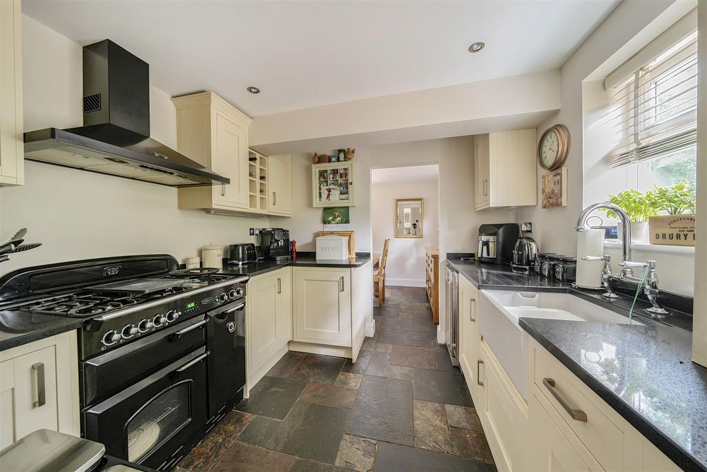 Property photo 3 of 20 1333458-16-6894cd1819Cdb.Jpg