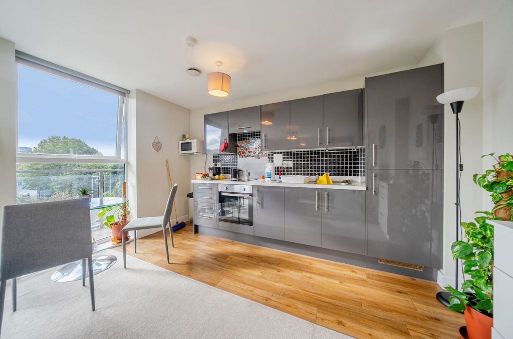 Property photo 2 of 16 1529997-12-1A11Bc...