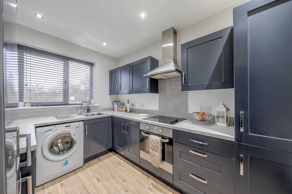 Property photo 2 of 21