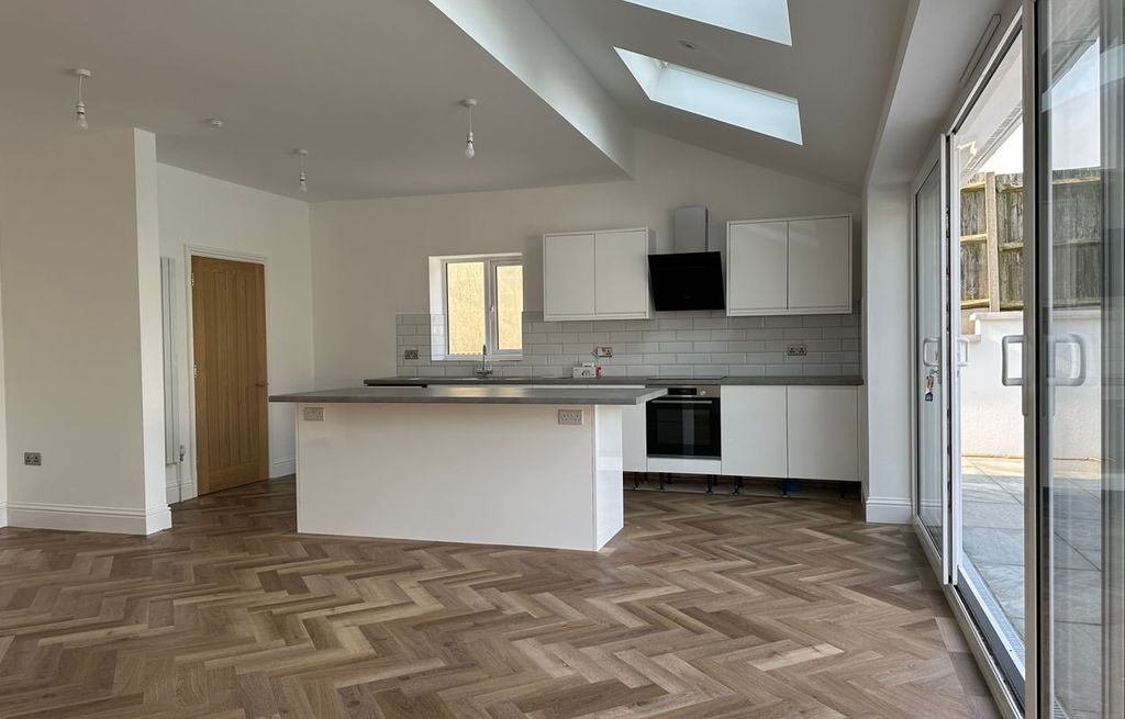 Property photo 3 of 21 Picture 3