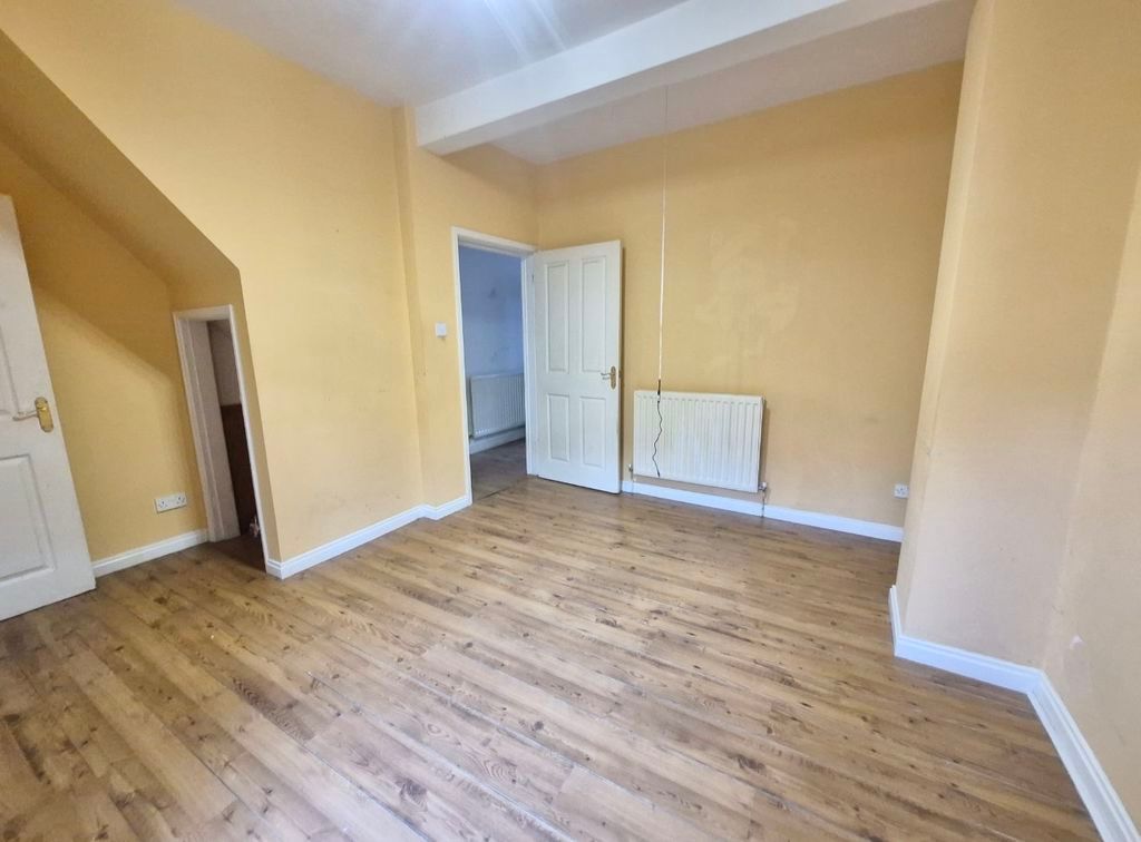 Property photo 3 of 10 Dining Room