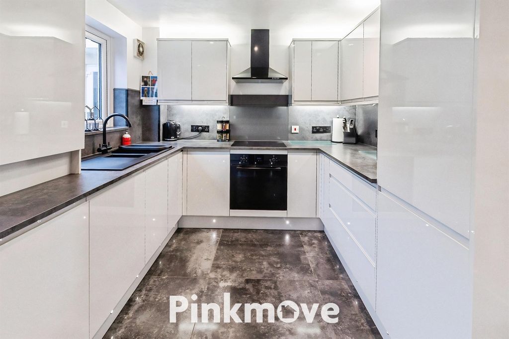 Property photo 3 of 23