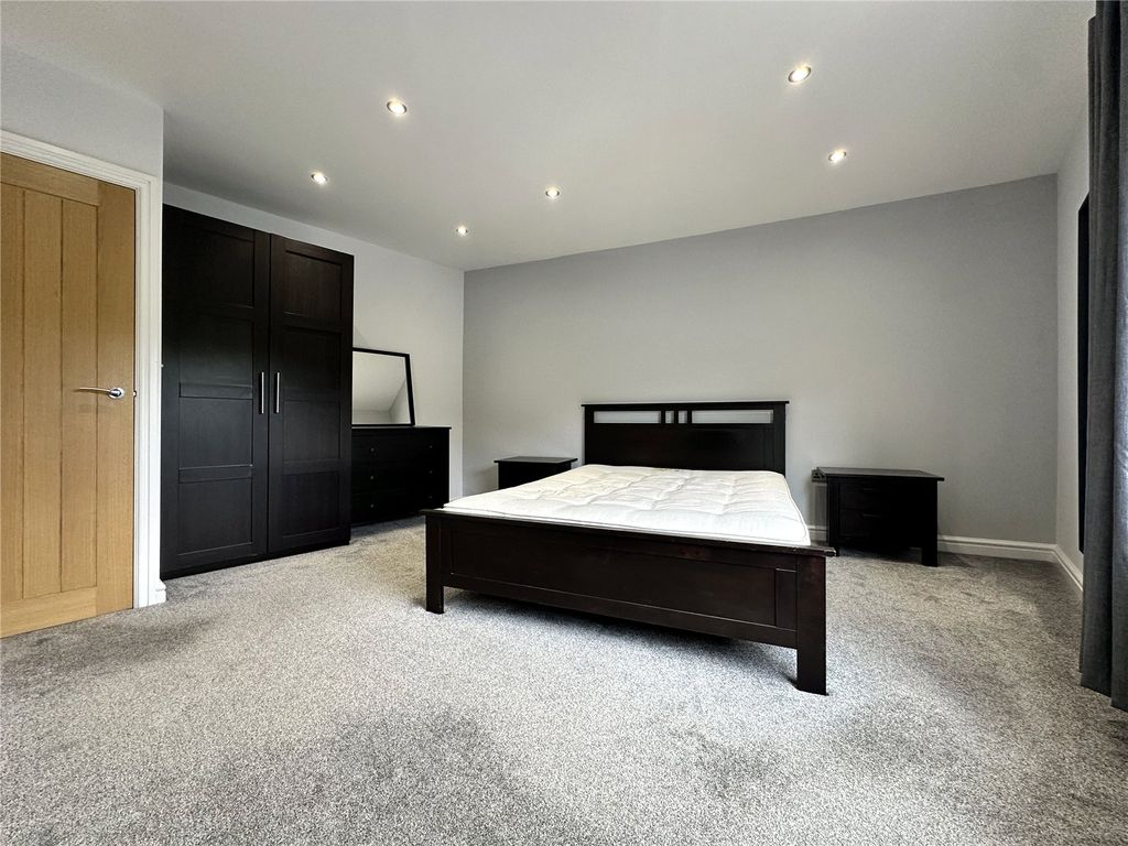 Property photo 1 of 9 Picture No. 08