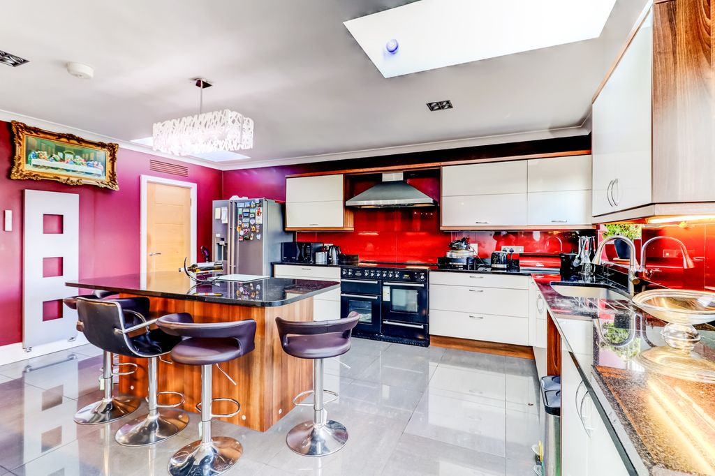 Property photo 3 of 21 Picture No. 32