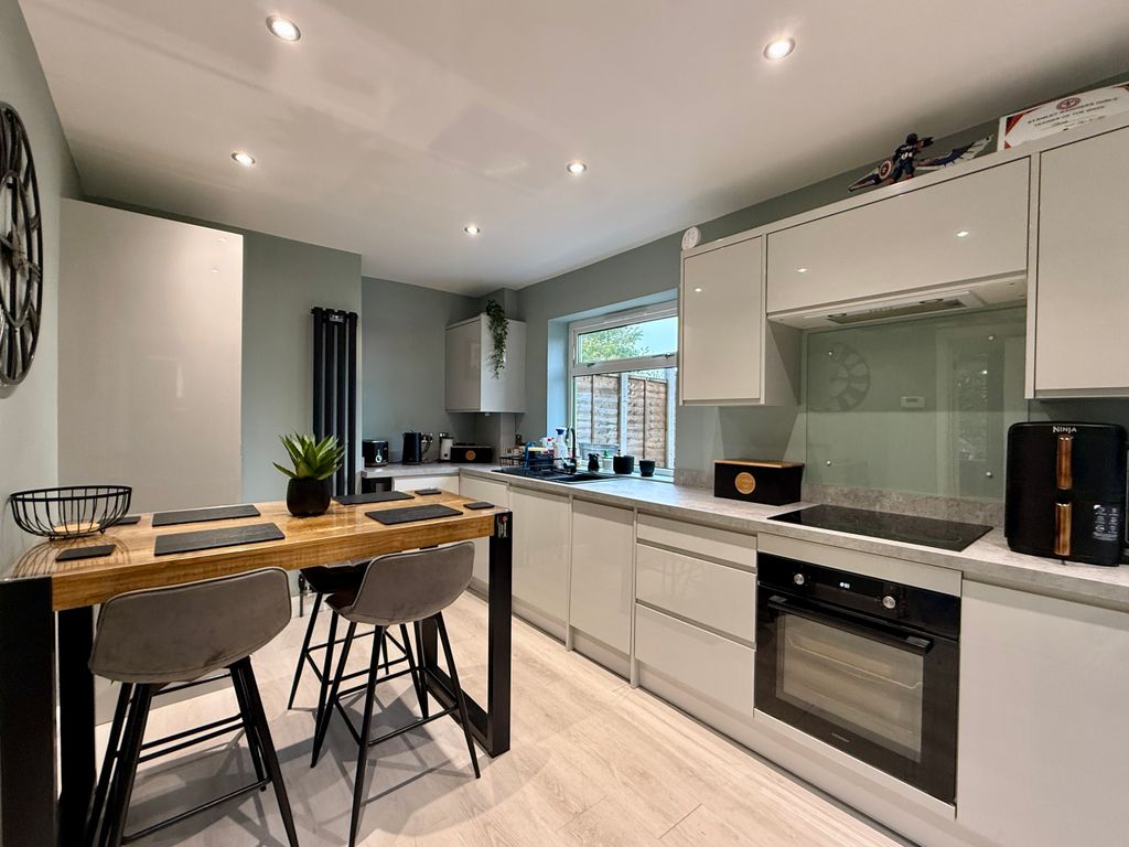 Property photo 2 of 14 Breakfast Kitchen