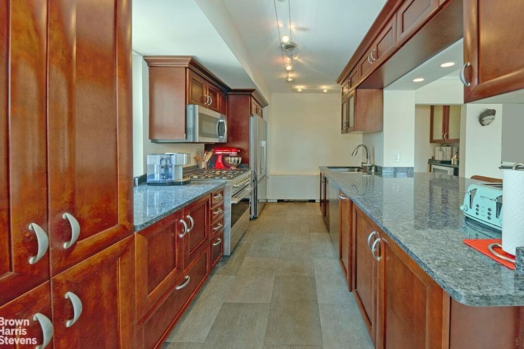 Property photo 3 of 12 <Alttext/>