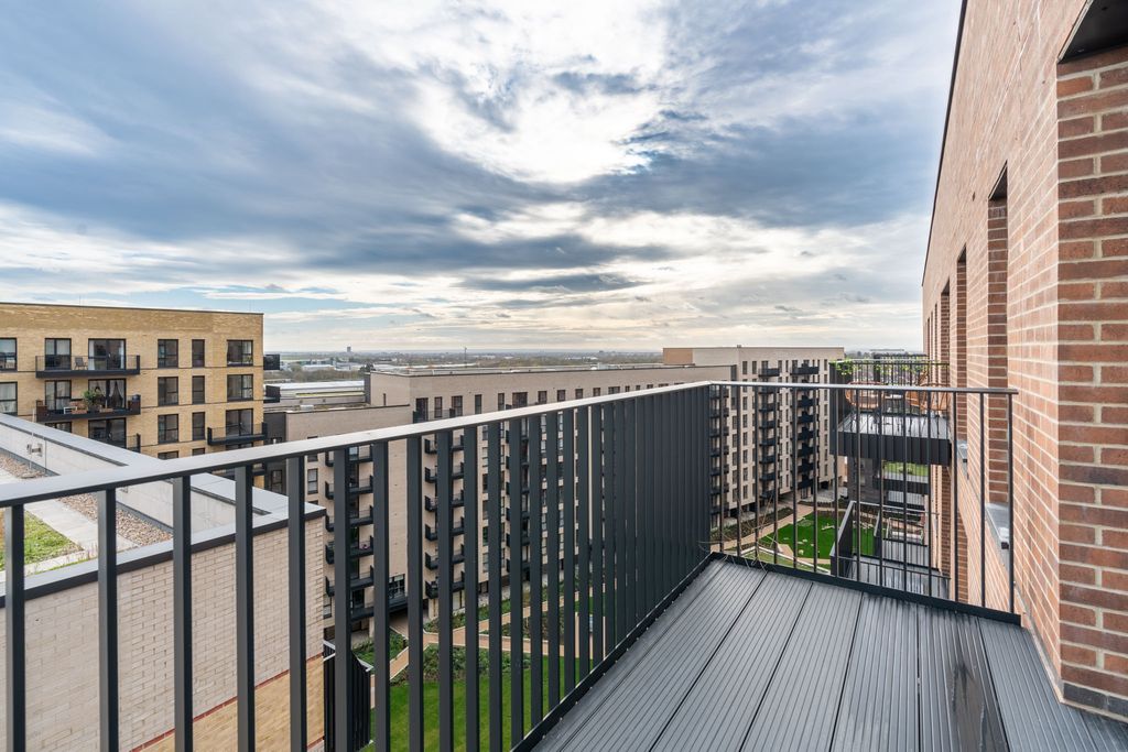 Property photo 3 of 10 Balcony