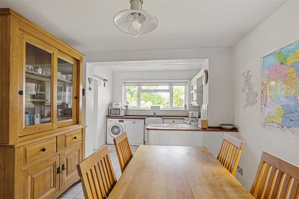 Property photo 3 of 30 14_North_Field_Avenue_33.Jpg