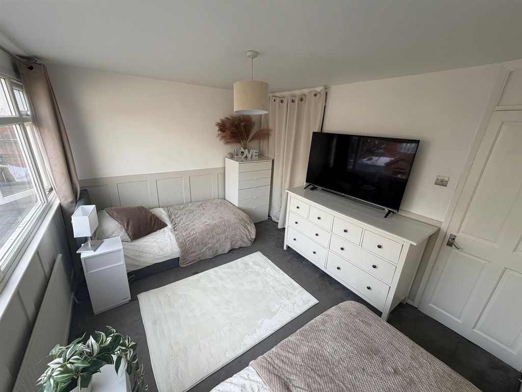 Property photo 3 of 14 002c4272-9Eb7-42F7-8328-F9F865E4107E.Jpg