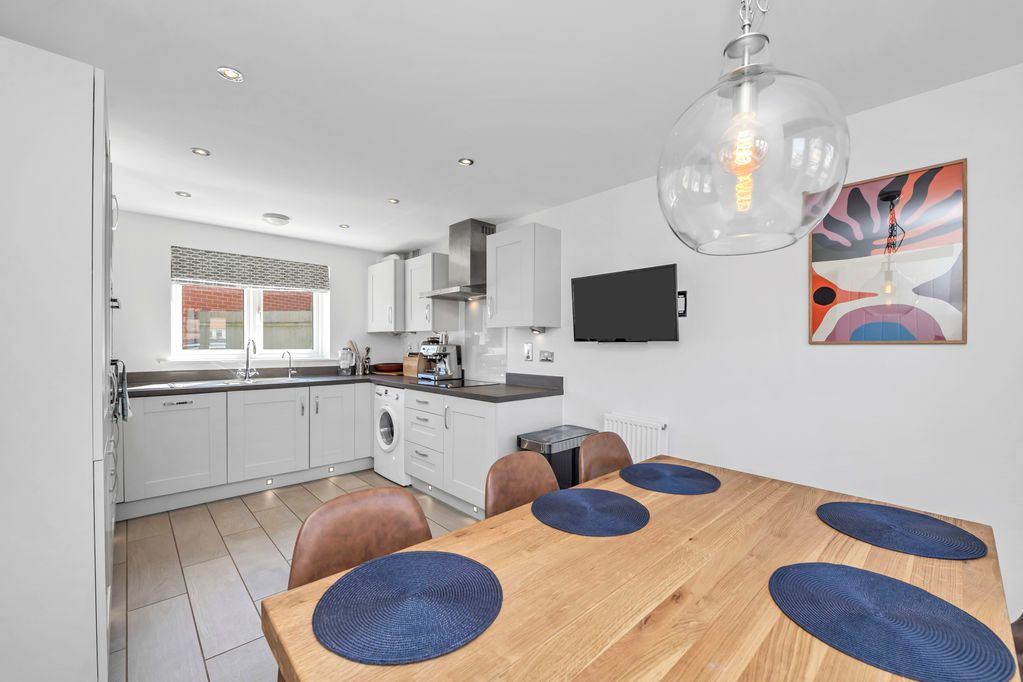 Property photo 2 of 21 Kitchen/Dining Room