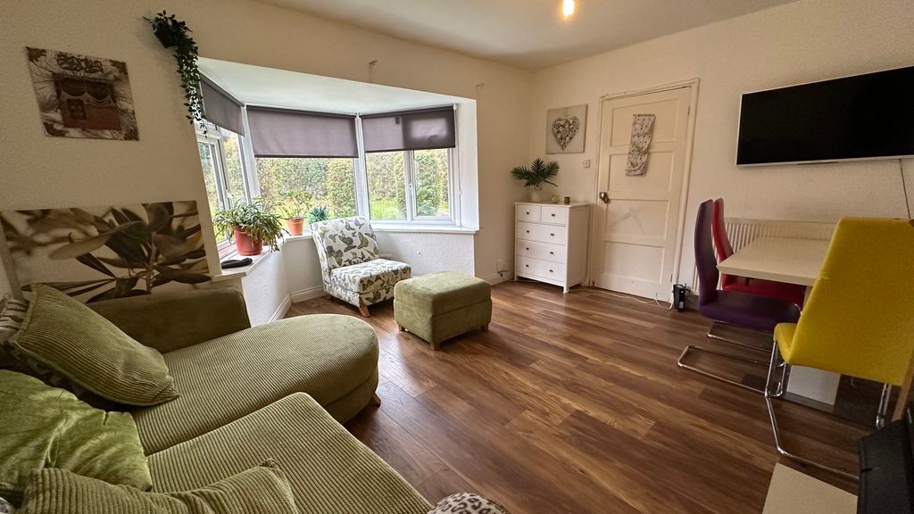 Property photo 2 of 14 Lounge