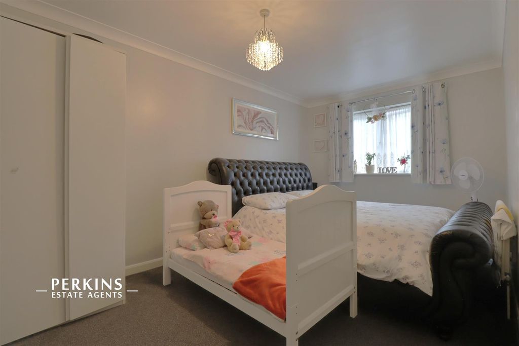 Property photo 3 of 7 Bed 1.Jpg