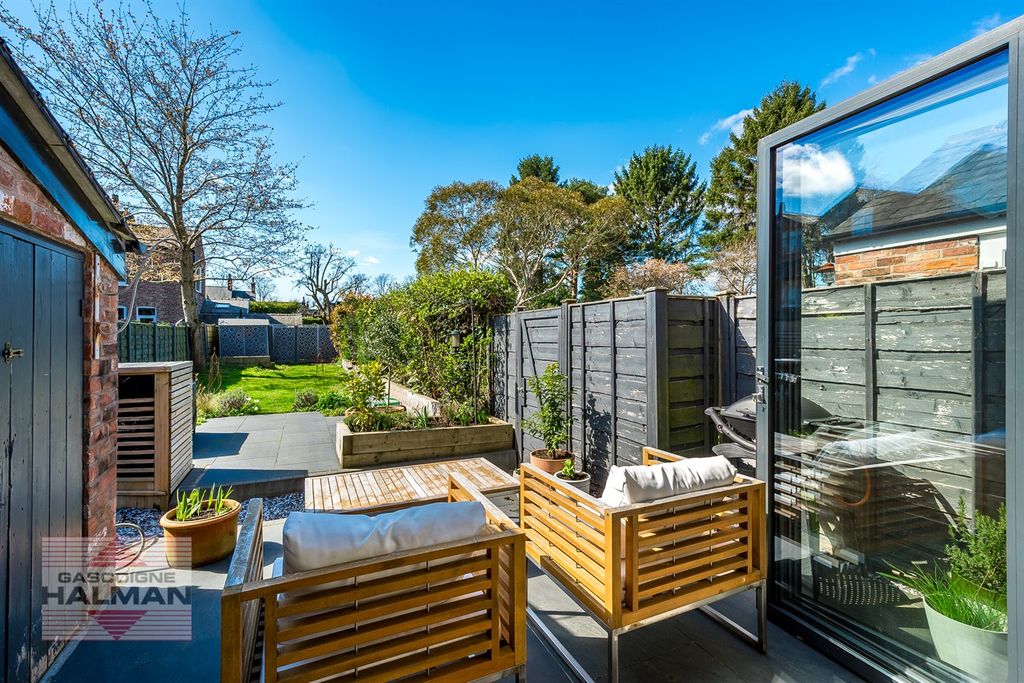 Property photo 3 of 20 Garden