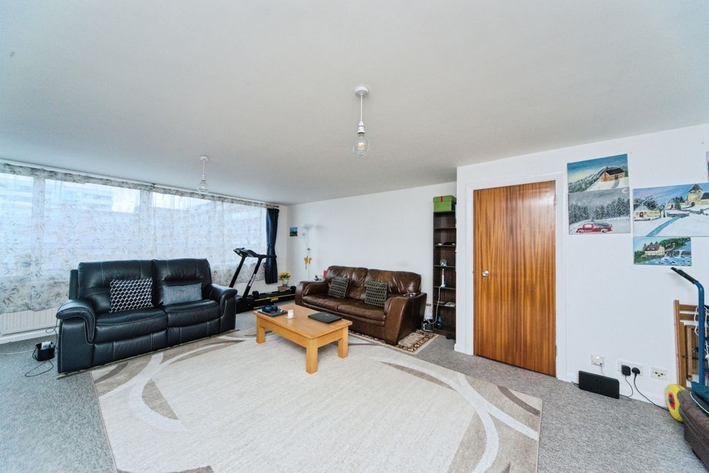 Property photo 3 of 20 Picture 3