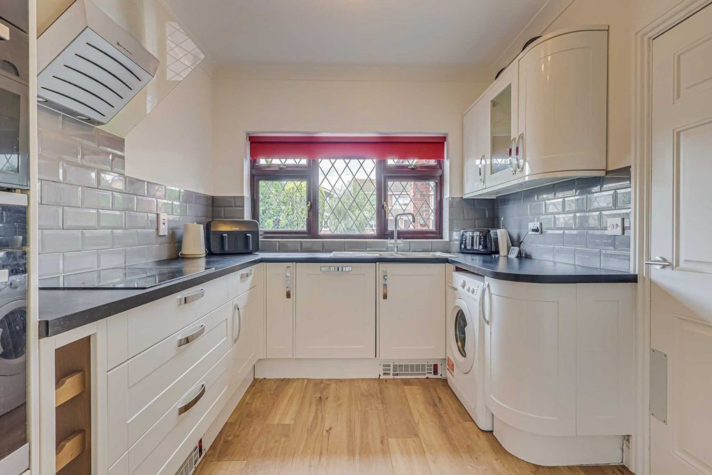 Property photo 3 of 39