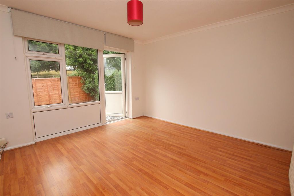 Property photo 3 of 10 Living Room.Jpg