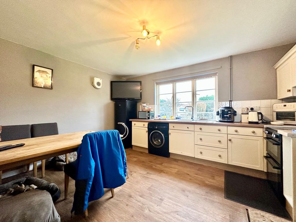 Property photo 2 of 11 Kitchen/Diner