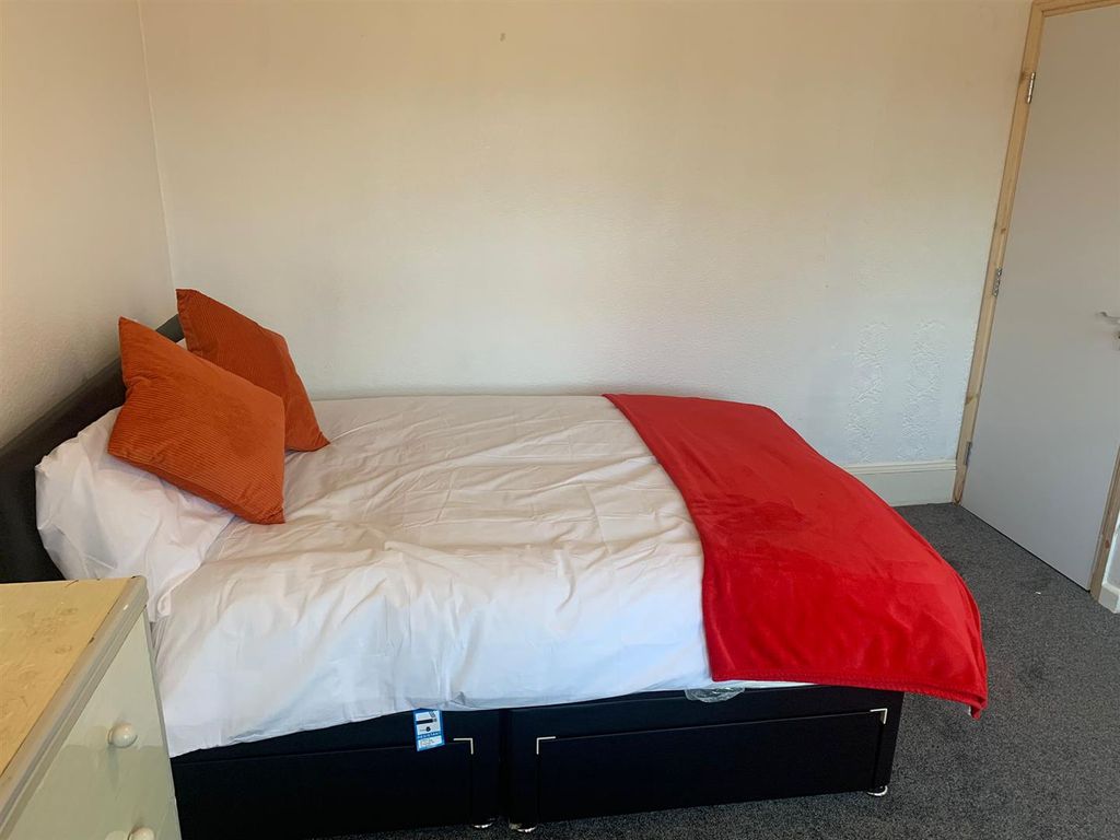 Property photo 2 of 9 Bedroom 2 (Orange) .2.Jpg