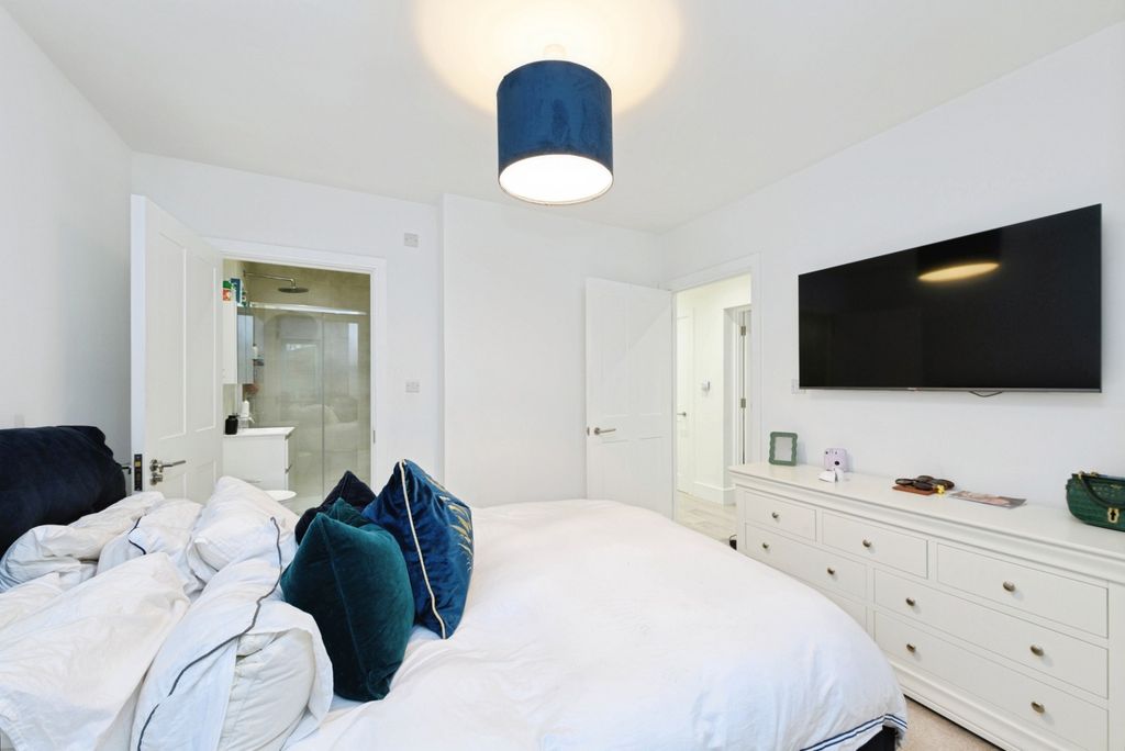 Additional image 11 of 2 bed flat for saleFairdene Road, Coulsdon CR5