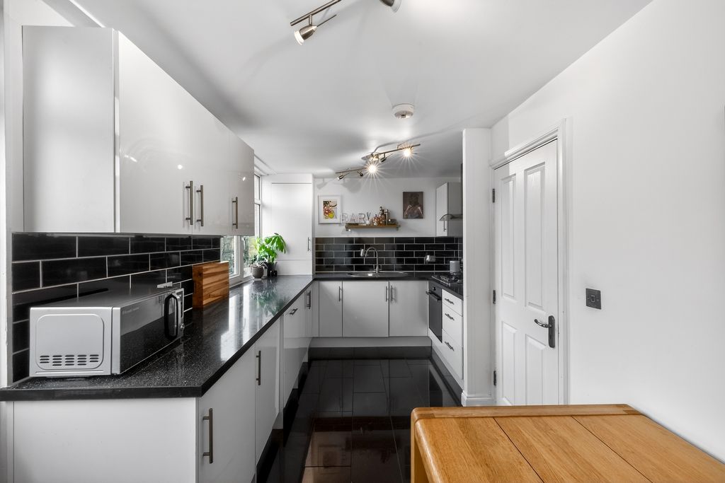 Property photo 1 of 21 Kitchen