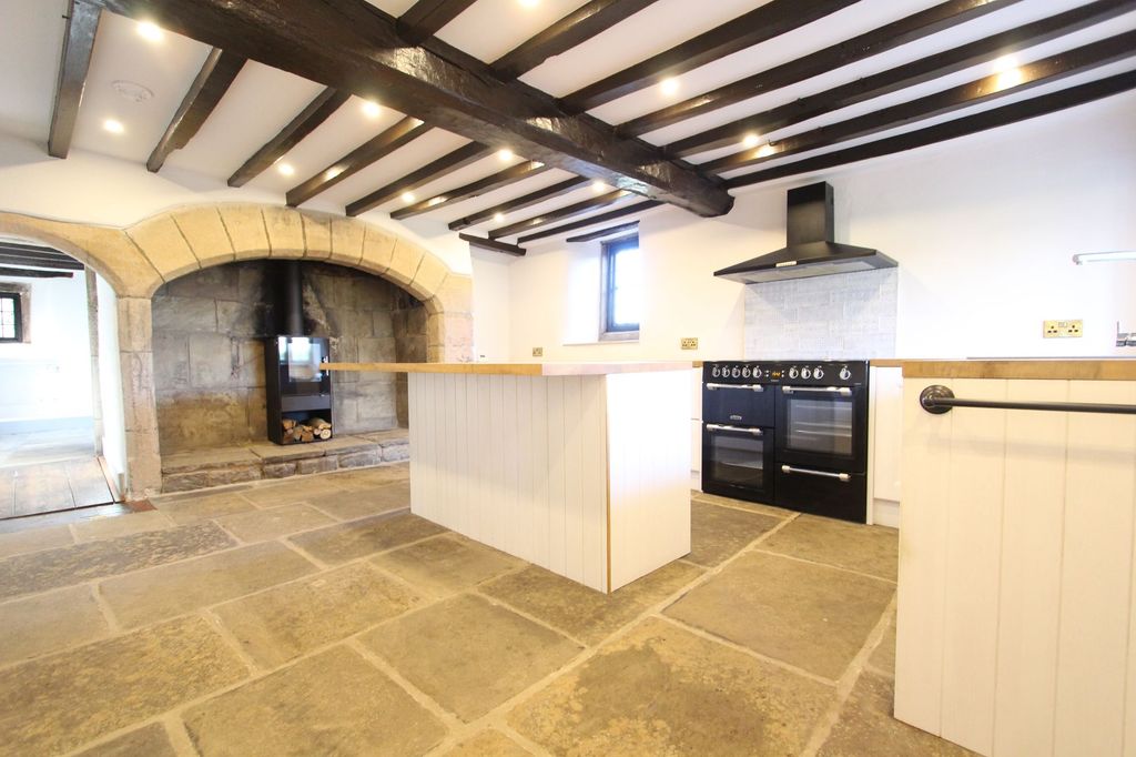 Property photo 3 of 33