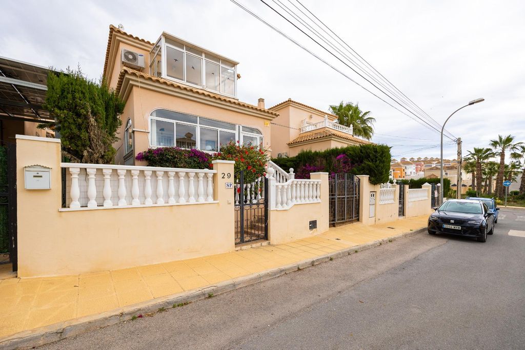 Property photo 2 of 44