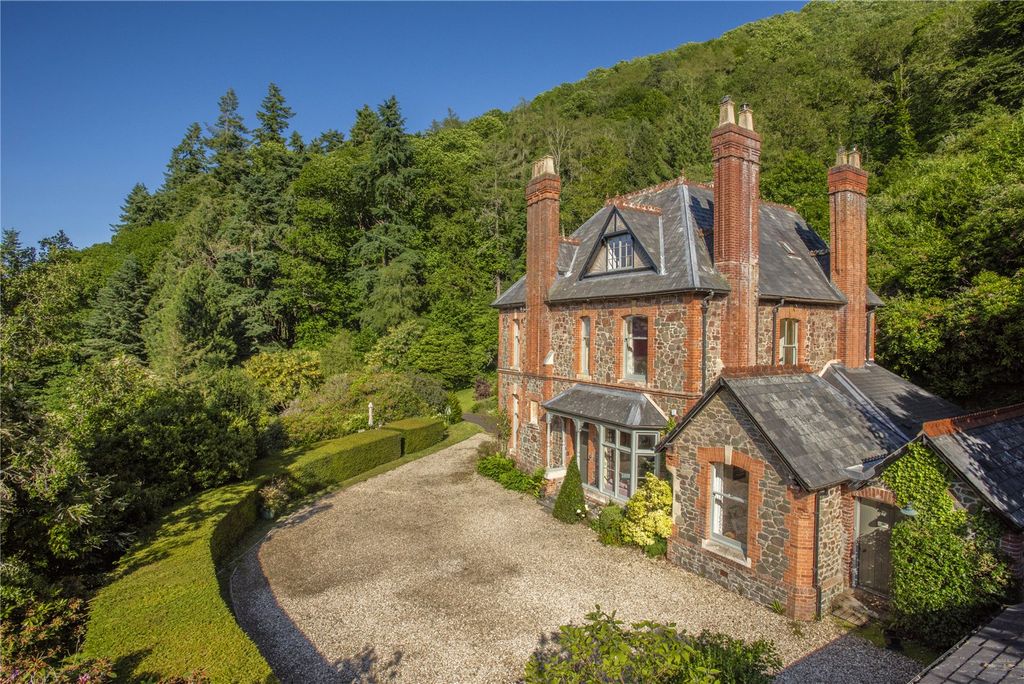 Property photo 3 of 35 Glen Lodge