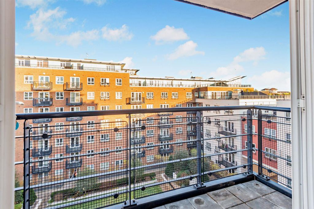 Property photo 2 of 19 8674618-Exterior06-800.Jpg