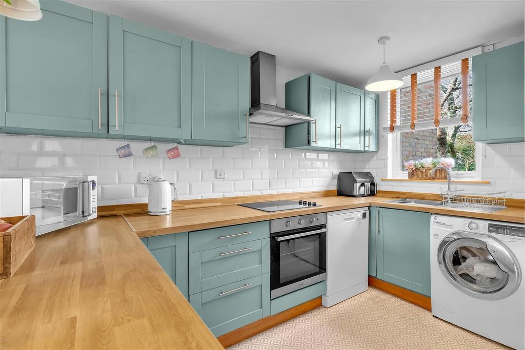 Property photo 2 of 17 Kitchen A.Jpg