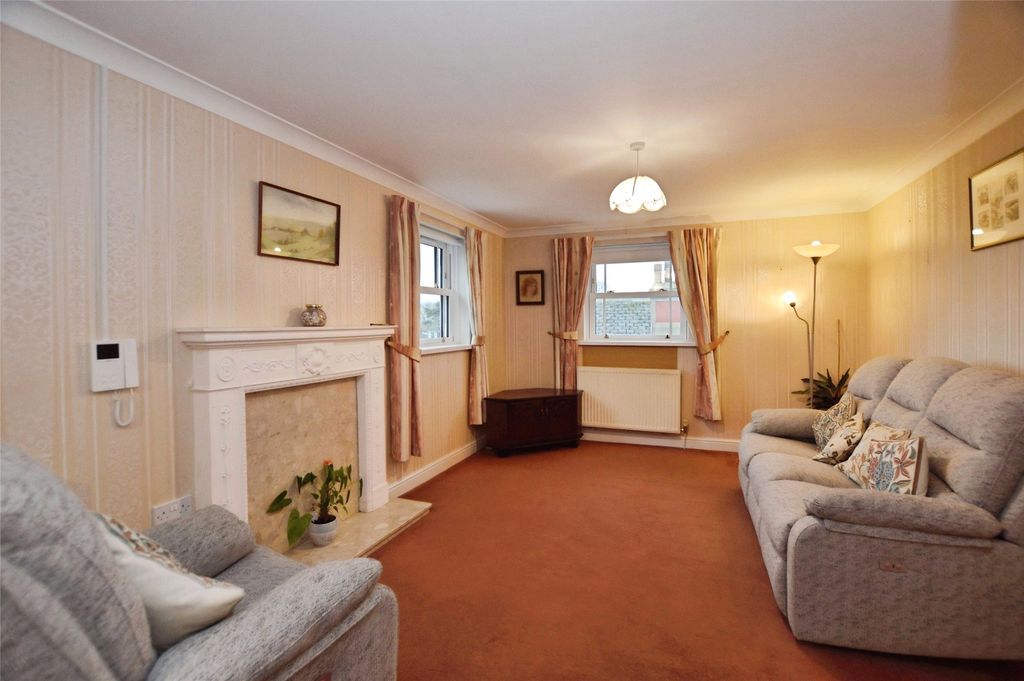 Property photo 1 of 10 Lounge/Dining Room