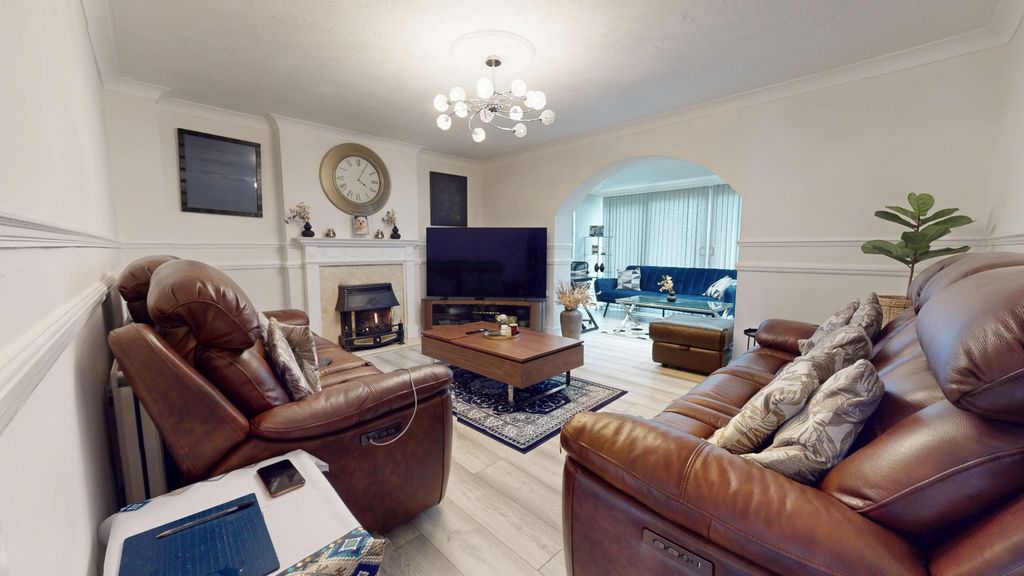 Property photo 3 of 20 4575604