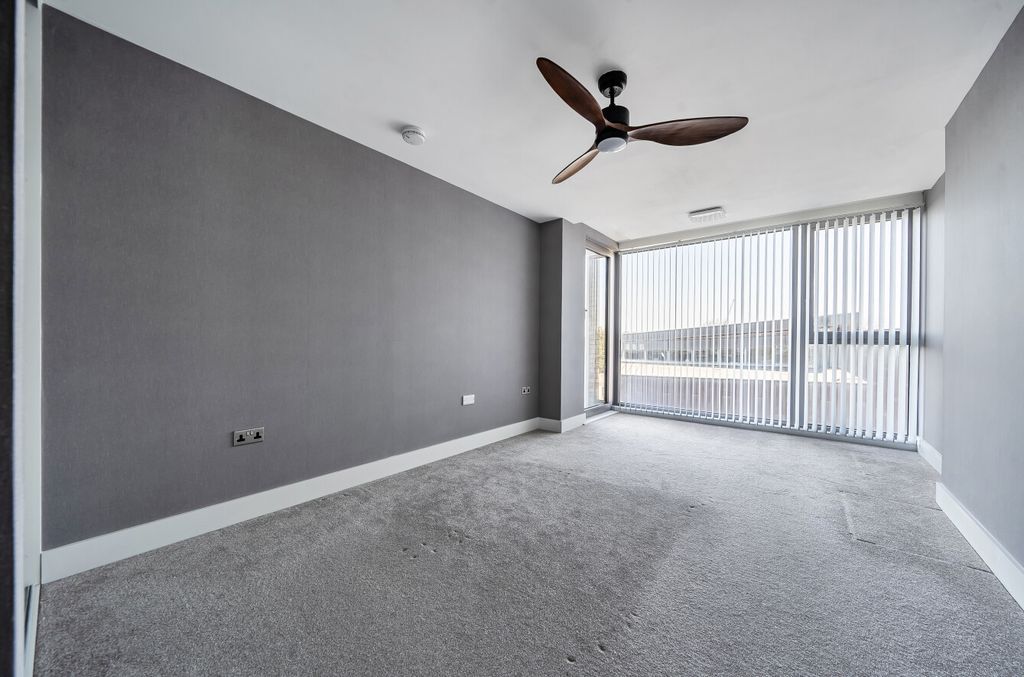 Additional image 8 of 2 bed flat to rentBrighton Road, Worthing, West Sussex BN11