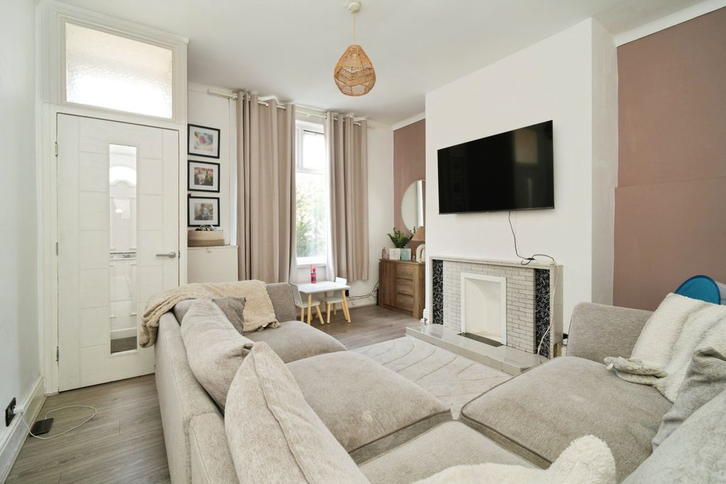 Property photo 2 of 16