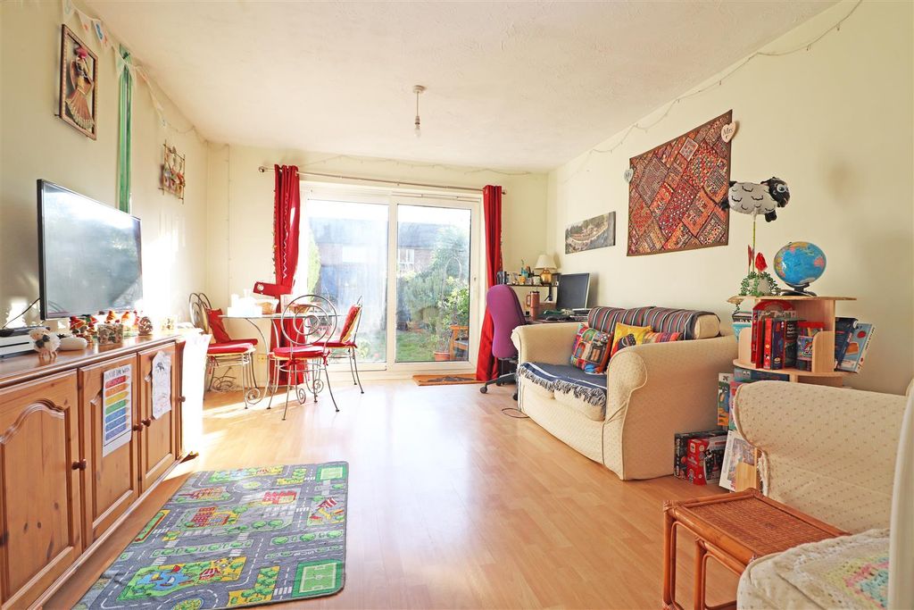 Property photo 2 of 11