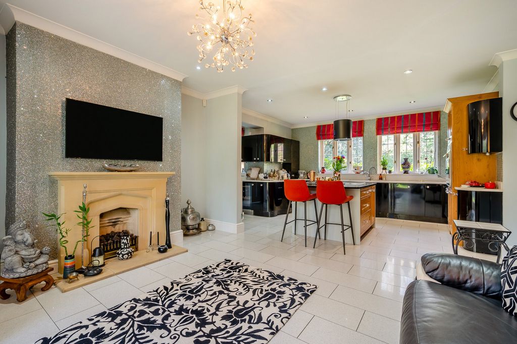 Property photo 3 of 48