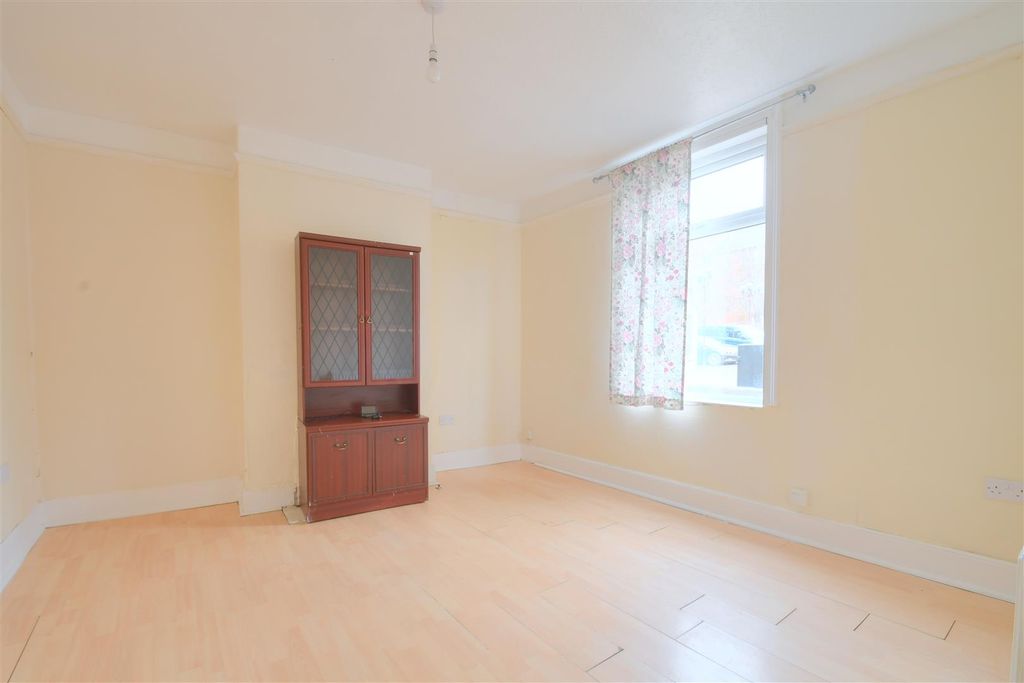 Property photo 2 of 9 Lounge.Jpg