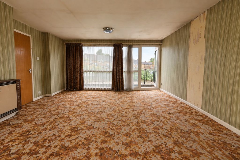 Property photo 3 of 8 5690655