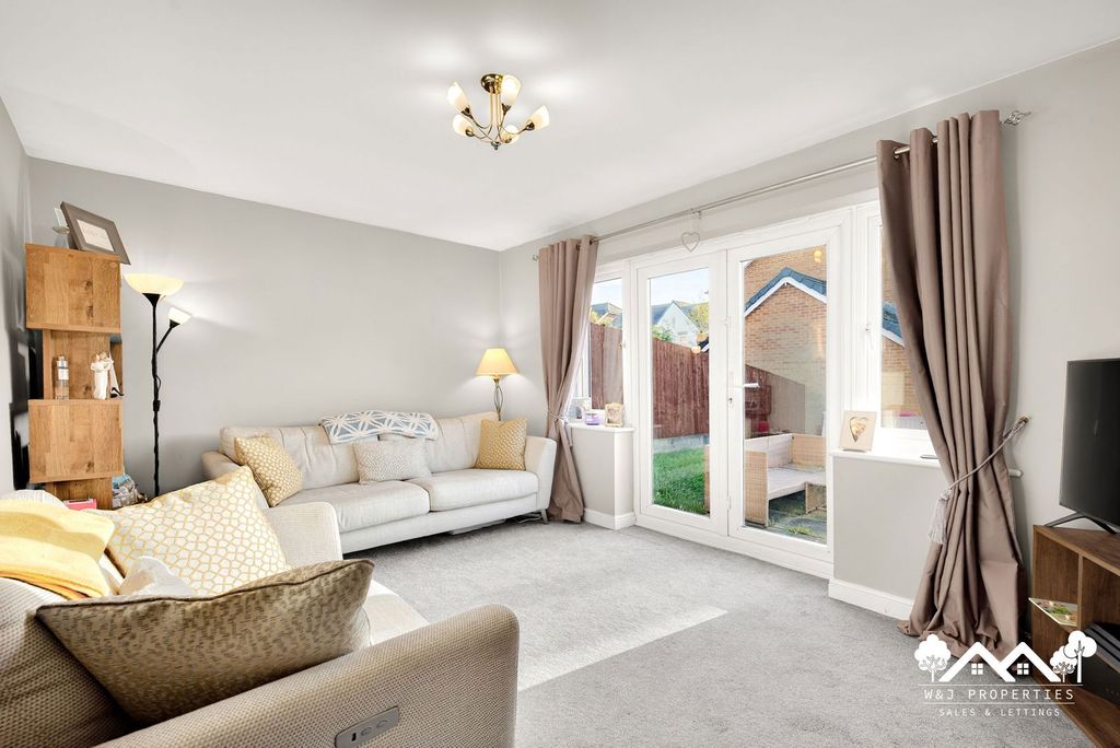 Property photo 3 of 33