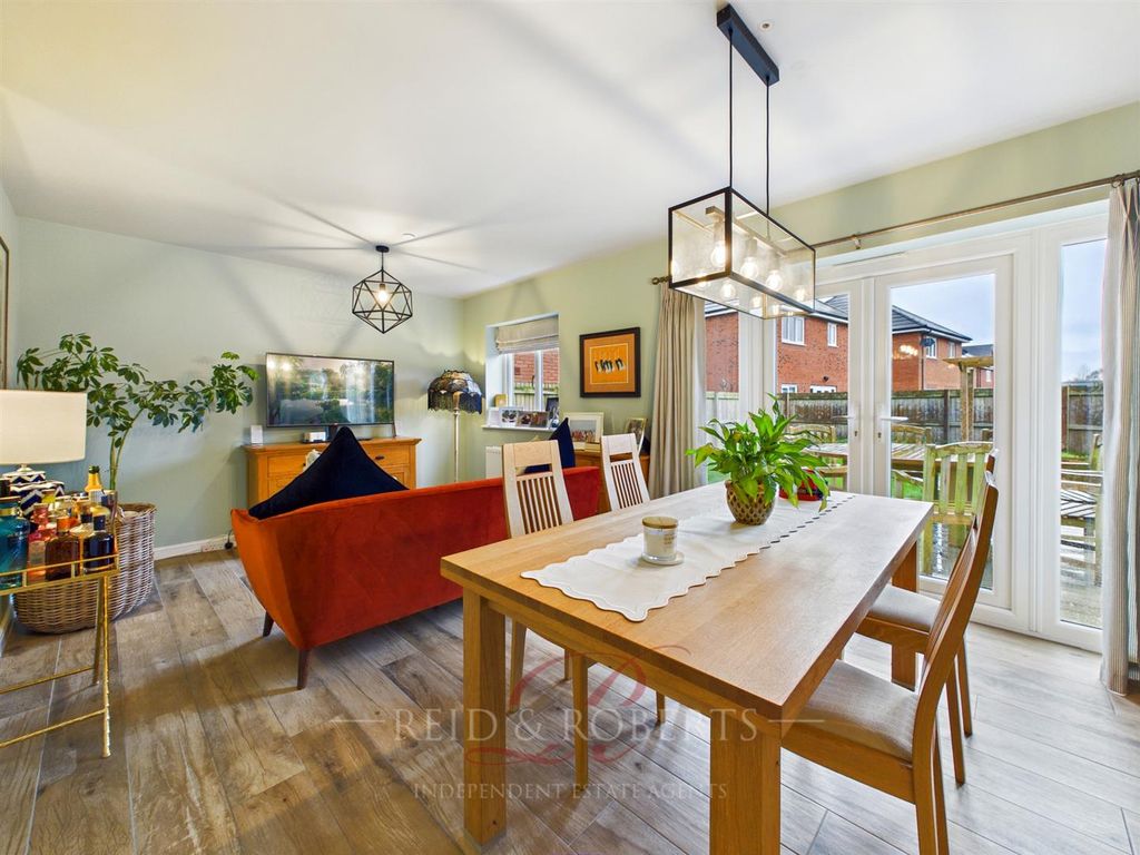 Property photo 3 of 39 Cam03999G0-Pr0212-Still025.Jpg