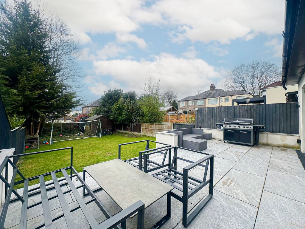 Property photo 3 of 23