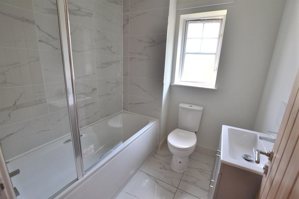 Property photo 2 of 19 Orchard Close (15).Jpg