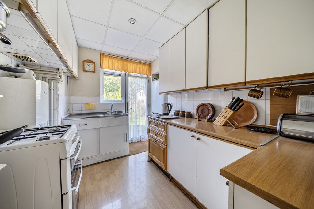 Property photo 2 of 17 Kitchen