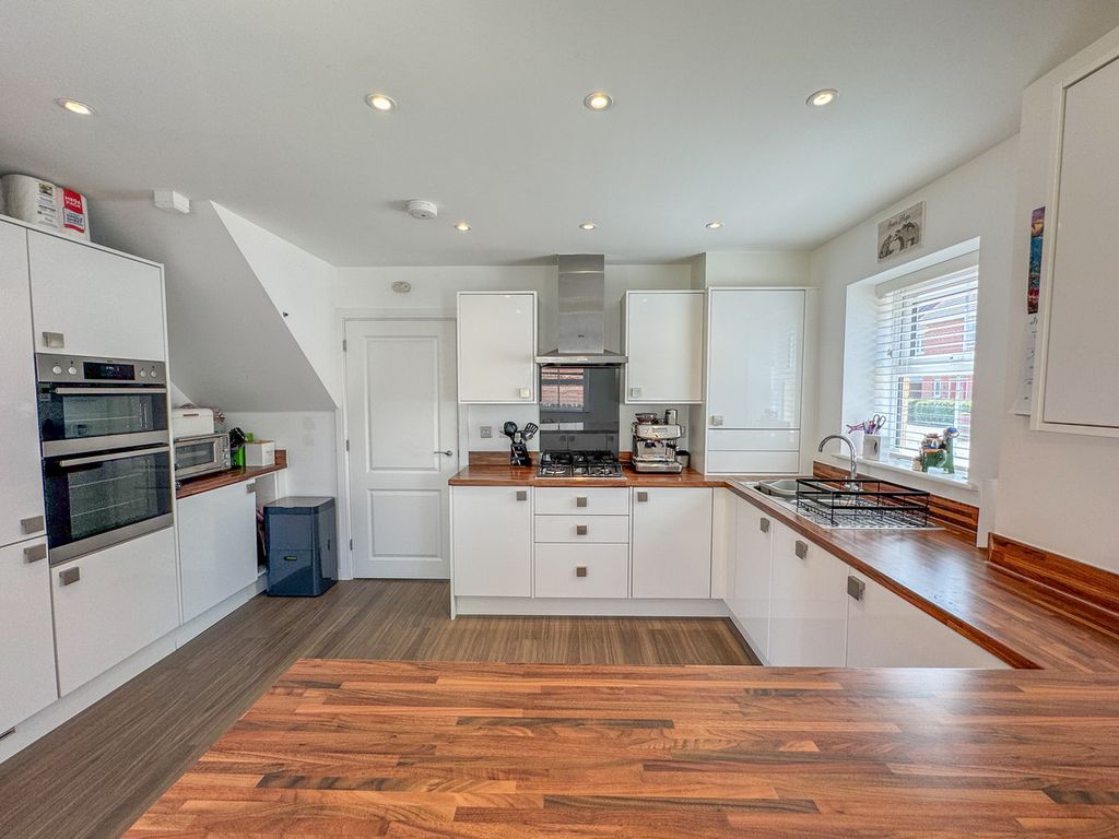 Property photo 2 of 22