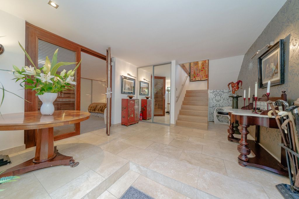 Property photo 2 of 44