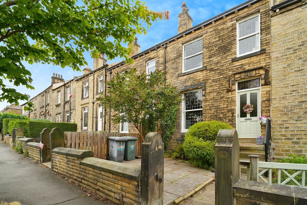 Property photo 2 of 18