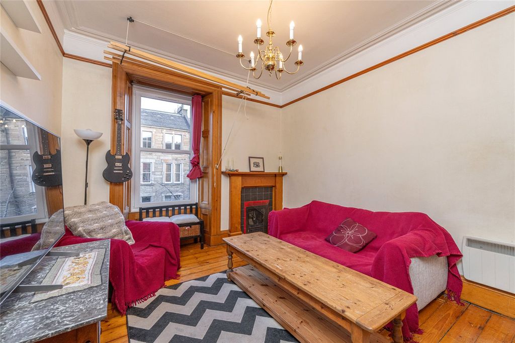 Property photo 3 of 15 Lounge Alt